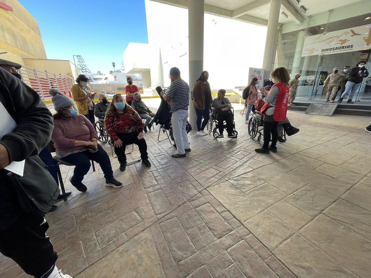 vittoghiglino's tweet photo. El Colmo! adultos mayores en el Centro cultural Atacama y el edificio con los ascensores malos. Aumenta el voto asistido y poca coordinación entre @ServelChile y delegados. Algunos tienen que subir 3 pisos @TvnRedAtacama @RADIONOSTALGICA @radiomaray @copiapomuni @DiputadaCidV https://t.co/J0kLeuLdj8