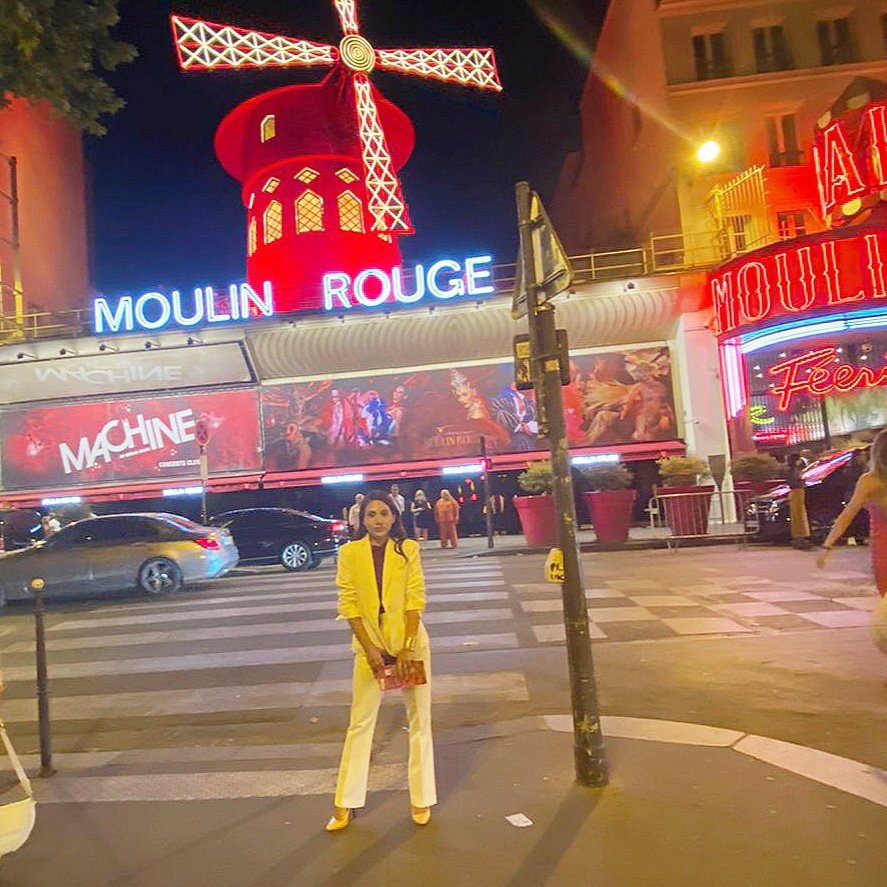 Chakmooool's tweet photo. La noche también brilla en París... https://t.co/pMqtndAE2b