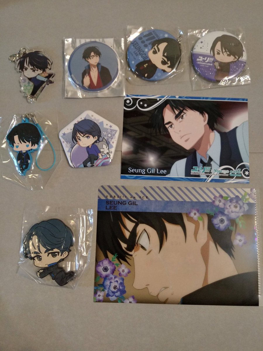 doffytan1's tweet image. WTS
Sell my YOI yuri on ice merch🎶
Seunggil Lee
$2 USD per each

⭐Picking all from this picture👉10 USD🔥🔥🔥

Feel free to ask for more information💕

#yurionice 
#YOImerch
#yurionicemerch
#seunggil 
#seunggillee