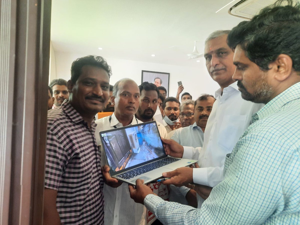 SCharminarzone's tweet photo. Honble Medical &amp; Health Minister Sri T. Harish Rao Garu Releasing Sunday 10 Clock ⏰ 10 Minutes Campagin Short Movie 🎥 IEC Material along with Entomology teams of Charminar Zone, GHMC. https://t.co/Nl4IZtoGyt