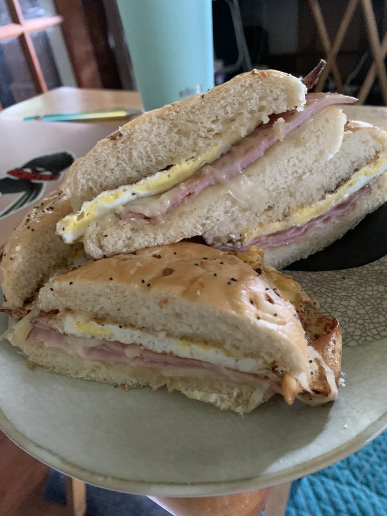 anders_cat's tweet image. FOOD PORN ALERT🚨‼️
Lunch today is simple but so enjoyable!
For all the foodies out there!