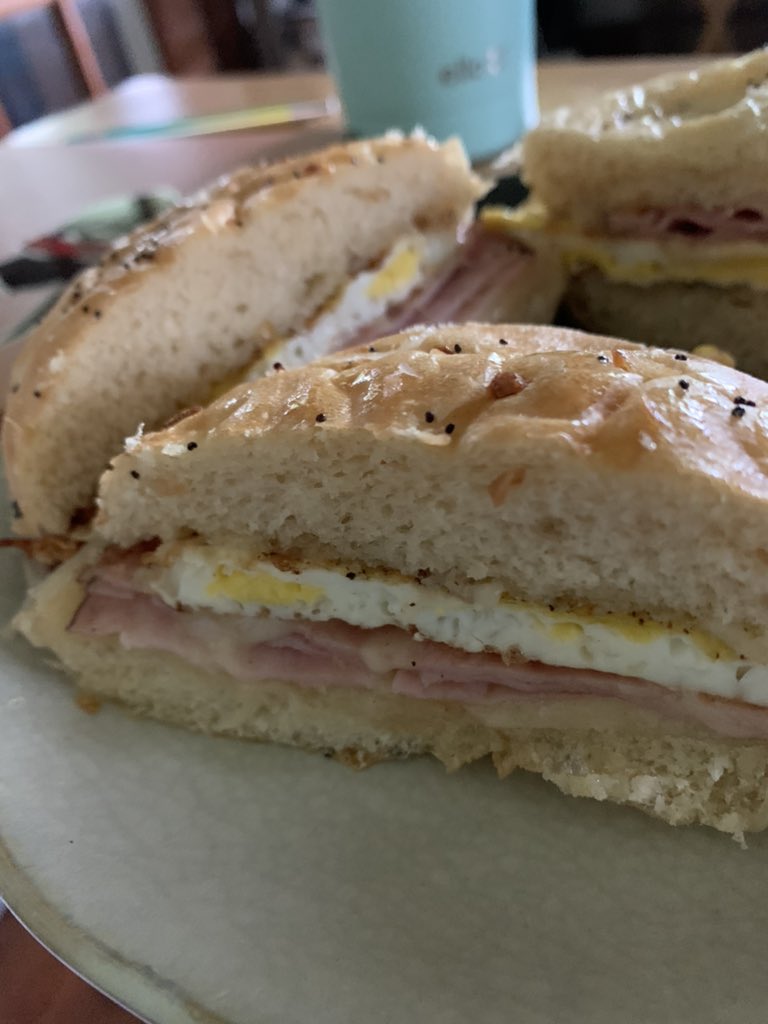 anders_cat's tweet image. FOOD PORN ALERT🚨‼️
Lunch today is simple but so enjoyable!
For all the foodies out there!