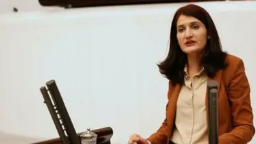 CizgiSol's tweet photo. Emek Partisi, HDP, TİP, SMF, EHP, Halkevleri ve TÖP, Semra Güzel’in tutuklanmasının muhalefete gözdağı olduğuna dikkat çekti, sessiz kalınmaması çağrısında bulundu. https://t.co/Uu90wCIgGC