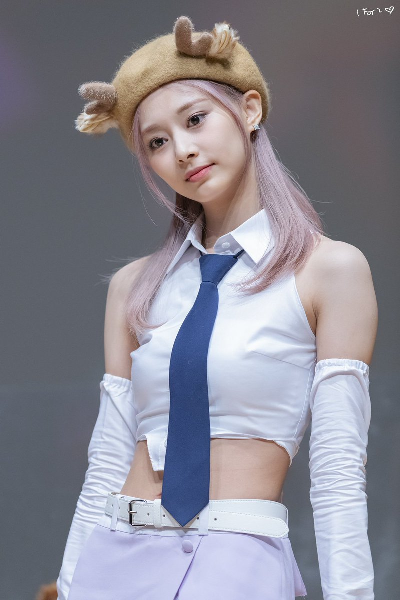 choutzuyu99's tweet photo. omg who gave her this deer beret?!!! HOW CUTEEEEE https://t.co/vFm7EbrbX6