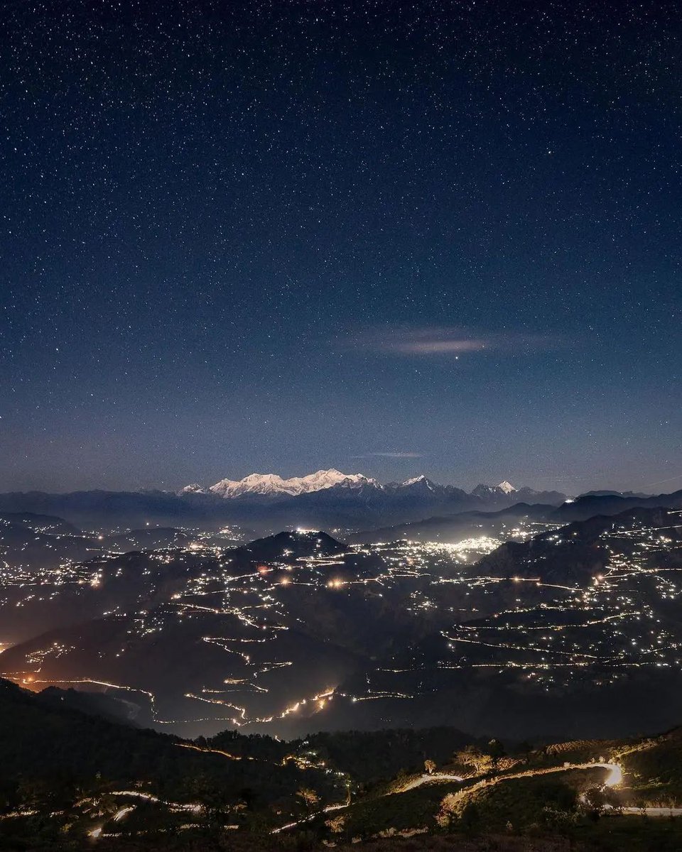 sikkimdiaries's tweet photo. Nostalgic view from Tinchuley.
#sikkim #darjeeling #northeastindia #incredibleindia #sikkimdiaries #pellinghomestay #iampurandahal #sikkimadventure #northsikkim #gangtok #pelling #ravangla #namchi #lachen #kurseong https://t.co/49yFJ8GgiB