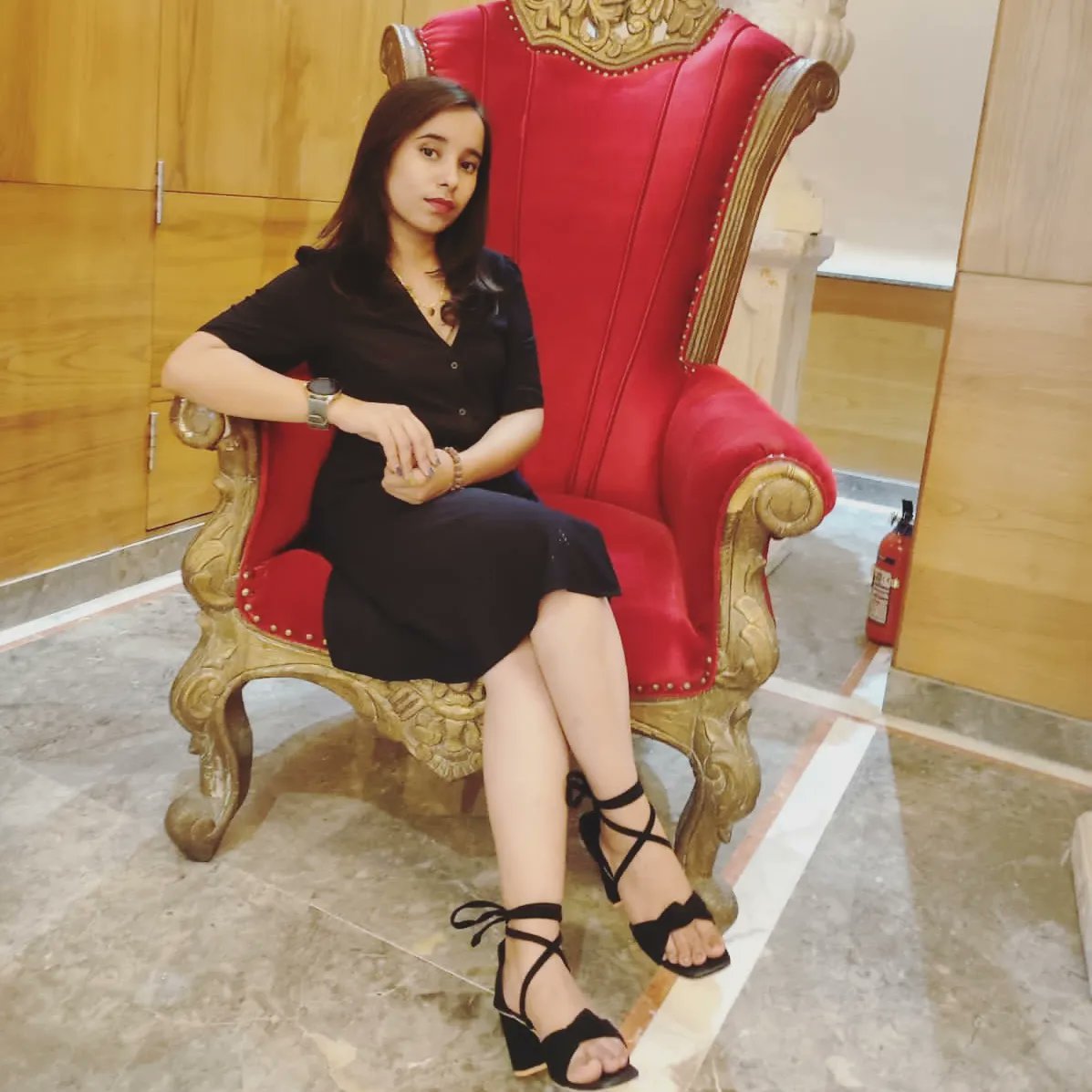 Deepanshi606's tweet photo. A black dress is forever! https://t.co/6KIGO89USZ