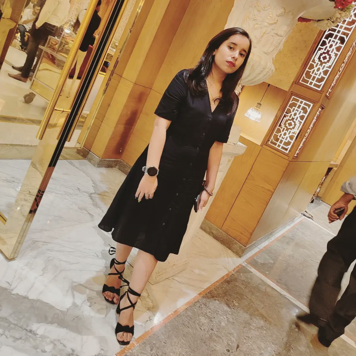 Deepanshi606's tweet photo. A black dress is forever! https://t.co/6KIGO89USZ