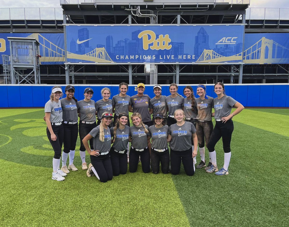leilastaszak_'s tweet photo. I had so much fun yesterday at the @Pitt_SB camp! Thank you so much to @CoachHerm, @biankabell27 and all of the players! I had a great time and learned a lot! Also thank you to @danidrogemuller and @ectaylor_24 for being such great coaches! #H2P #PittSoftball https://t.co/lH34UN6TSe