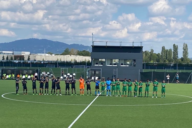 GiovaniBN's tweet photo. ✅ #Juventus, vittoria in amichevole per gli #Under16 di Mr. Rivalta a Vinovo.

⚽️ 3-1 ai francesi del #Cannet Rocheville con le reti di #Russo, #Lontani e #Becchio. 👏⚪️⚫️ https://t.co/DGUr48dTXx