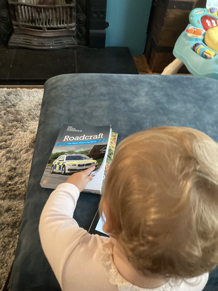 Jon_Para_ODP's tweet photo. Maybe she’ll group up to be a response driver….#babygirl #paramedic #roadcraft #responsedriver https://t.co/1HJ3ychKIH