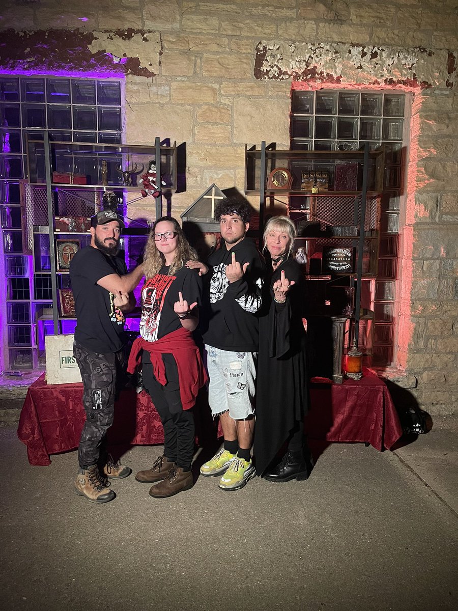 SolbysTFIL's tweet photo. @EltonCastee @ItsCoreyScherer thank you guys for such a crazy and amazing night!! I can’t believe all the crazy evidence we got👻 #OvernightParanormalTour https://t.co/bePmrvN9vo