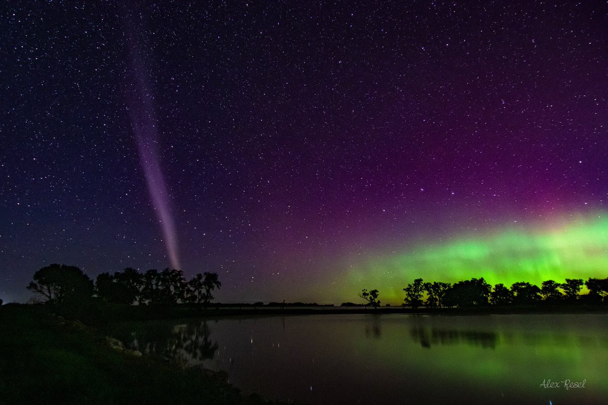 Wow was last night incredible! Easily the best aurora display I’ve seen from northeast South Dakota. Career night for me!

#sdwx #aurora <a href="/TamithaSkov/">Dr. Tamitha Skov</a> <a href="/STEVEPhenomena/">Phenomenal STEVE</a>