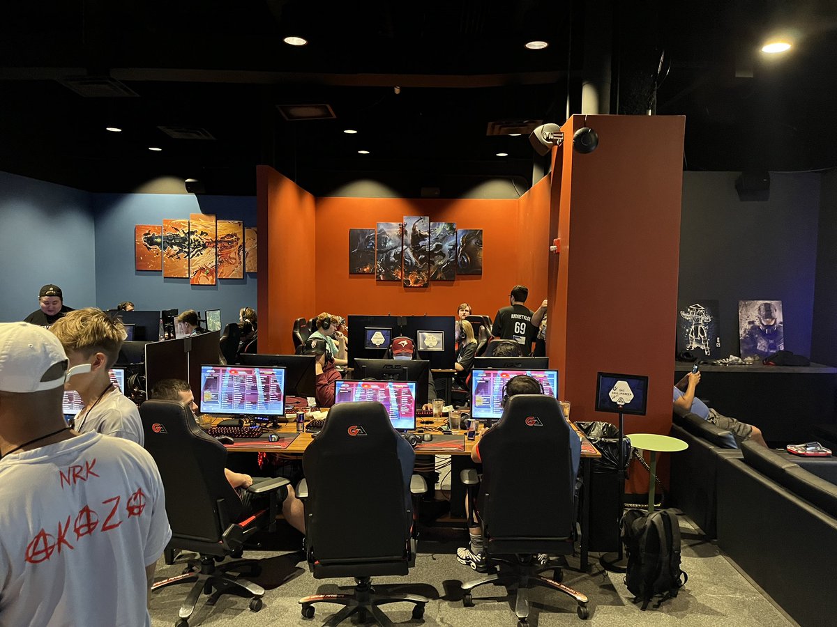philologian_'s tweet photo. At the #ApexProAm hosted by @GameArenaCBUS Let’s goooo!!! https://t.co/Dz5owSwr98