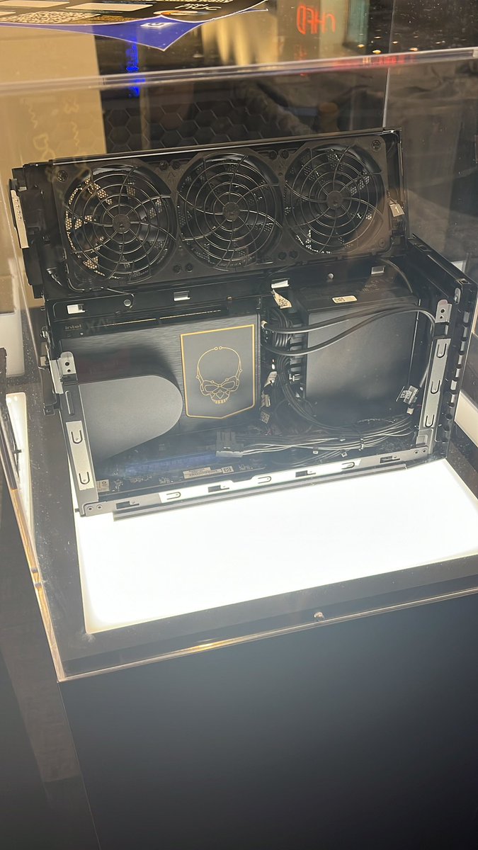Hannigilly's tweet photo. #intelnuc https://t.co/Ov5TwIIsqN