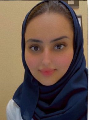 السيدة د. نوف بنت فيحان بن ربيعان طبيبة جلدية وتجميل وليزر بمستشفى الملك فهد الجامعي بالخبر، أستاذ مساعد بجامعة الإمام عبدالرحمن بن فيصل، مهتمة بالثقيف الصحي وتطوير الذات، شاركت في عدة برامج توعوية عن الأمراض الجلدية الشائعة، ولها لقاءات تلفزيونية عديده.

⁦@nouf_fbr90⁩