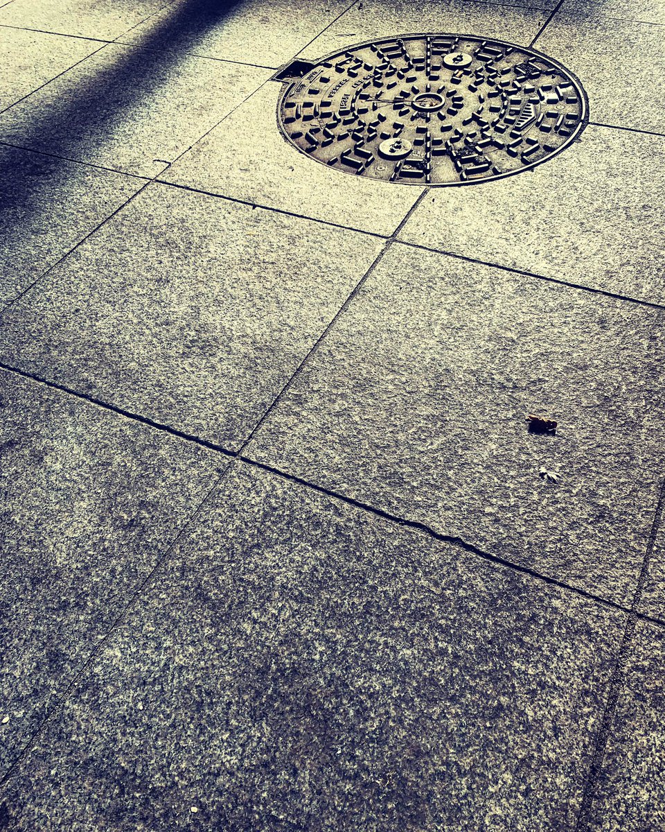 SueBarrettActor's tweet photo. Dublin City, streets #dublin #dublincity #dublincitycentre #streets #photography #streetphotography #ground #path #pathway #manhole #lid #sewer #metal #metalplate #blackandwhite https://t.co/hdlFqtePLq