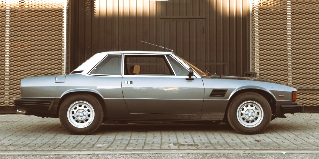 The De Tomaso Longchamp was designed by Tom Tjaarda of Ghia. Only 409 cars were sold between 1973 and 1989.
classic-trader.com/tw273144
#classiccarculture #classiccarlover #classiccarsfamily #classiccardriver #classiccar #classiccarsdaily #drivenbydesire