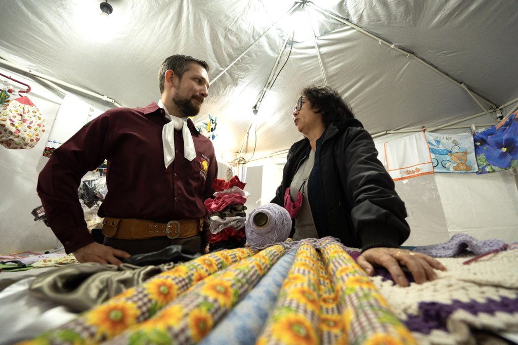 leo_pascoal's tweet image. Prestigiando os trabalhos expostos nas esferas da Inclusão Produtiva. Sempre muito lindo os artesanatos. #Expointer2022