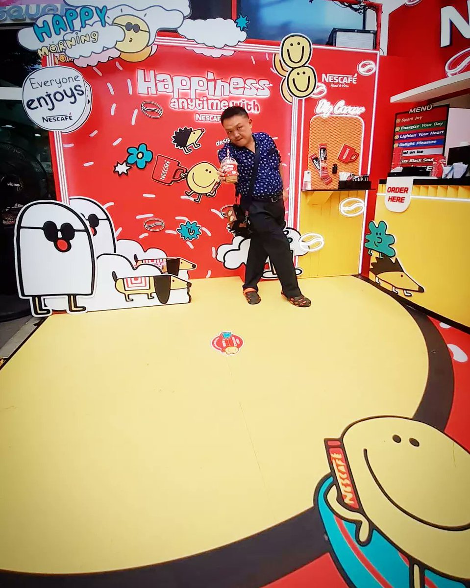 SirasithTa's tweet photo. #Nescafé เปิดตัวแคมเปญ #HappinessAnytimeWithNESCAFE พร้อมรับเช้าวันใหม่ไปกับ #ช่วงเวลาแห่งความสุขกับเนสกาแฟ งานนี้ยังมีกิจกรรม NESCAFE' Snap Joy Smiley Moment Join บนโลกออนไลน์ที่มีของรางวัลแจกเพียบ*

#RETAILman

*ศึกษาเงื่อนไขการเข้าร่วมกิจกรรมต่างๆ ในแคมเปญนี้ได้ที่เพจ NESCAFÉ https://t.co/FPaO856FCN