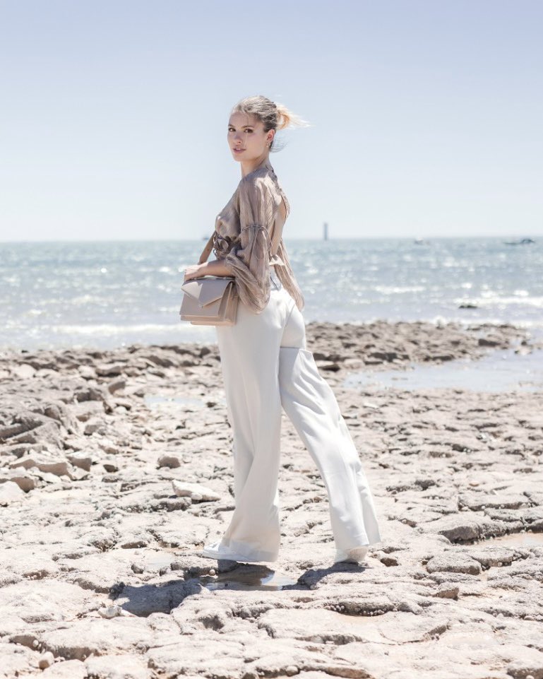 JusteZoe_Ytb's tweet photo. ZOÉ X LANCASTER PART. 2 
Le même sac, des nouvelles couleurs : c’est en ligne 👜
https://t.co/4zvzMtdF6p https://t.co/GOyMwrBtXe