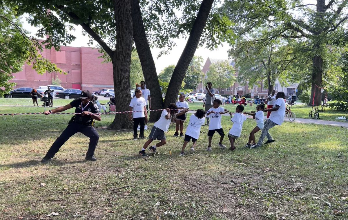 JRBlockClub's tweet photo. Thanks to our @DPD7Pct for always being there for us #jrblockclub
3rd annual Slowroll ✅ we love our NPO’s Officer Stribling, Davis and Hannah! @CityofDetroit @detroitpolice https://t.co/QMinr1Y2sw
