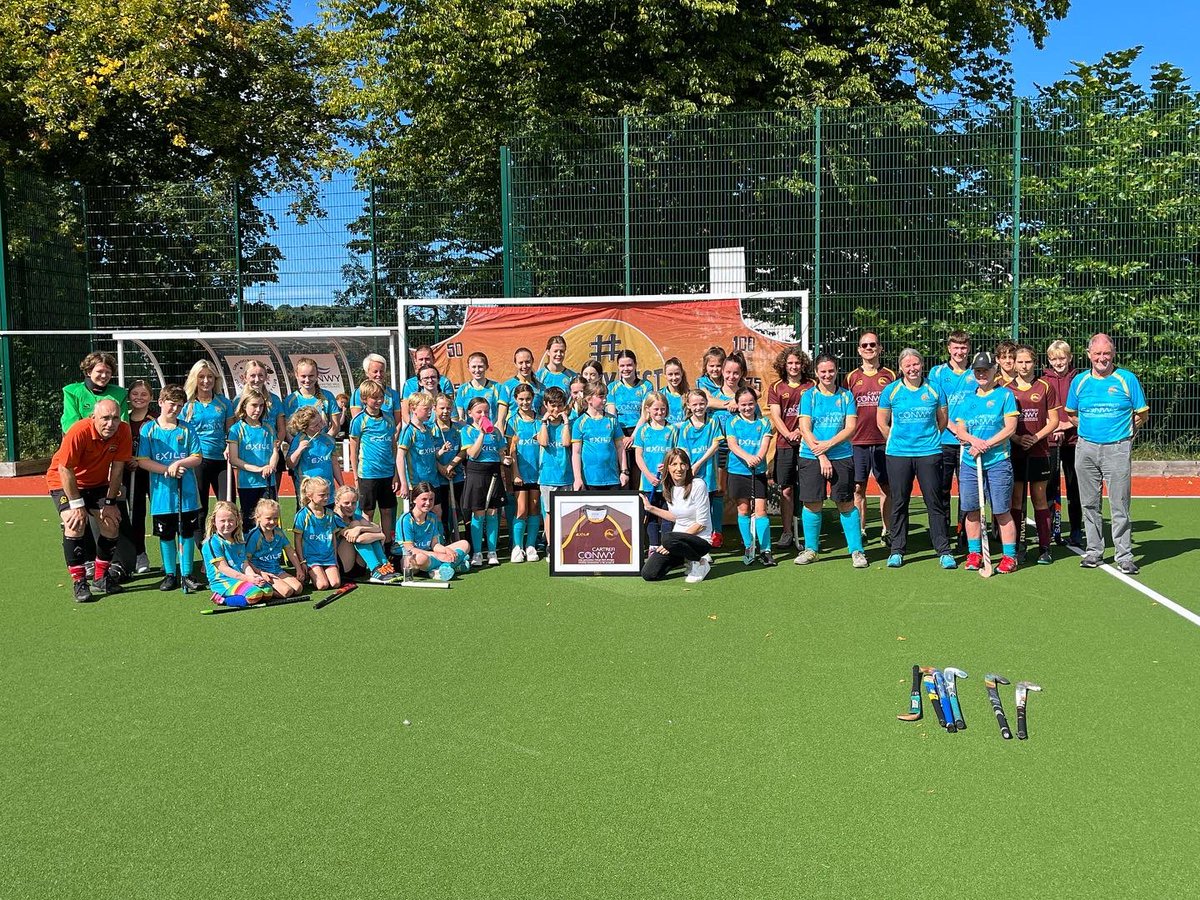 EiriasHC's tweet photo. Lovely to welcome Barbara from Cartrefi Conwy - our senior shirt sponsor - to our open day today and present her with one of our shirts. Thank you for coming Barbara and @CartrefiConwy’s continued sponsorship with Eirias HC. https://t.co/Sd5N121ilx