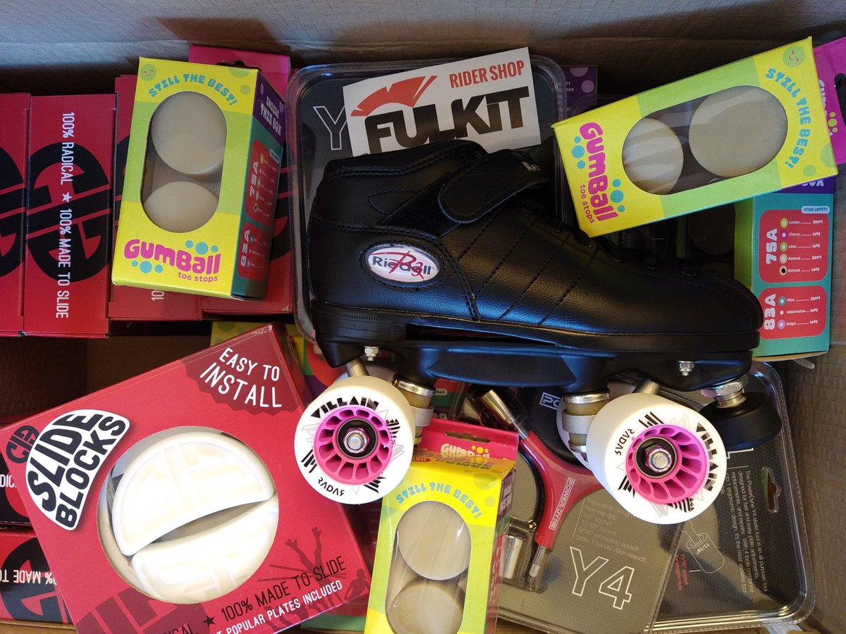 FulkitSkate's tweet photo. Prêt pour la rentrée #rollerderby patins @RiedellRoller , stoppers gumball, chaussures Antik Skates, roues @RadarWheels ... Tout est dispo en boutique et sur https://t.co/dpjmJwUSJe https://t.co/K2IrHQYlqR