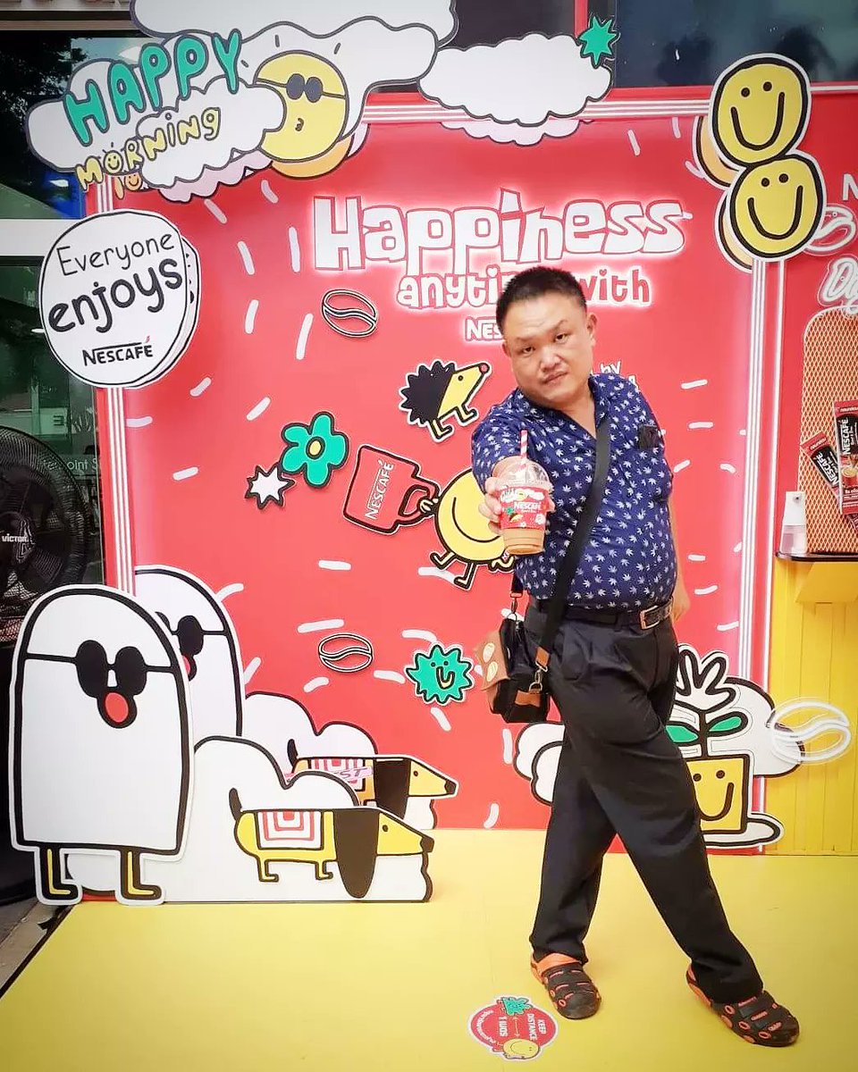 SirasithTa's tweet photo. #Nescafé เปิดตัวแคมเปญ #HappinessAnytimeWithNESCAFE พร้อมกิจกรรมให้นักช้อปรับ #NESCAFEblendAndBrew ฟรี! + สนุกๆ กับวง #YesIndeed ณ ลานกิจกรรมด้านหน้า #CenterpointSiamSquare ทุกสัปดาห์ตลอดกันยายนนี้*

#RETAILman

*ศึกษาเงื่อนไขการเข้าร่วมกิจกรรมต่างๆ ในแคมเปญนี้ได้ที่เพจ NESCAFÉ https://t.co/OuG01UrKai