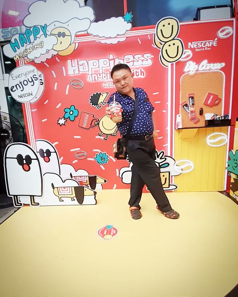SirasithTa's tweet photo. #Nescafé เปิดตัวแคมเปญ #HappinessAnytimeWithNESCAFE พร้อมกิจกรรมให้นักช้อปรับ #NESCAFEblendAndBrew ฟรี! + สนุกๆ กับวง #YesIndeed ณ ลานกิจกรรมด้านหน้า #CenterpointSiamSquare ทุกสัปดาห์ตลอดกันยายนนี้*

#RETAILman

*ศึกษาเงื่อนไขการเข้าร่วมกิจกรรมต่างๆ ในแคมเปญนี้ได้ที่เพจ NESCAFÉ https://t.co/OuG01UrKai