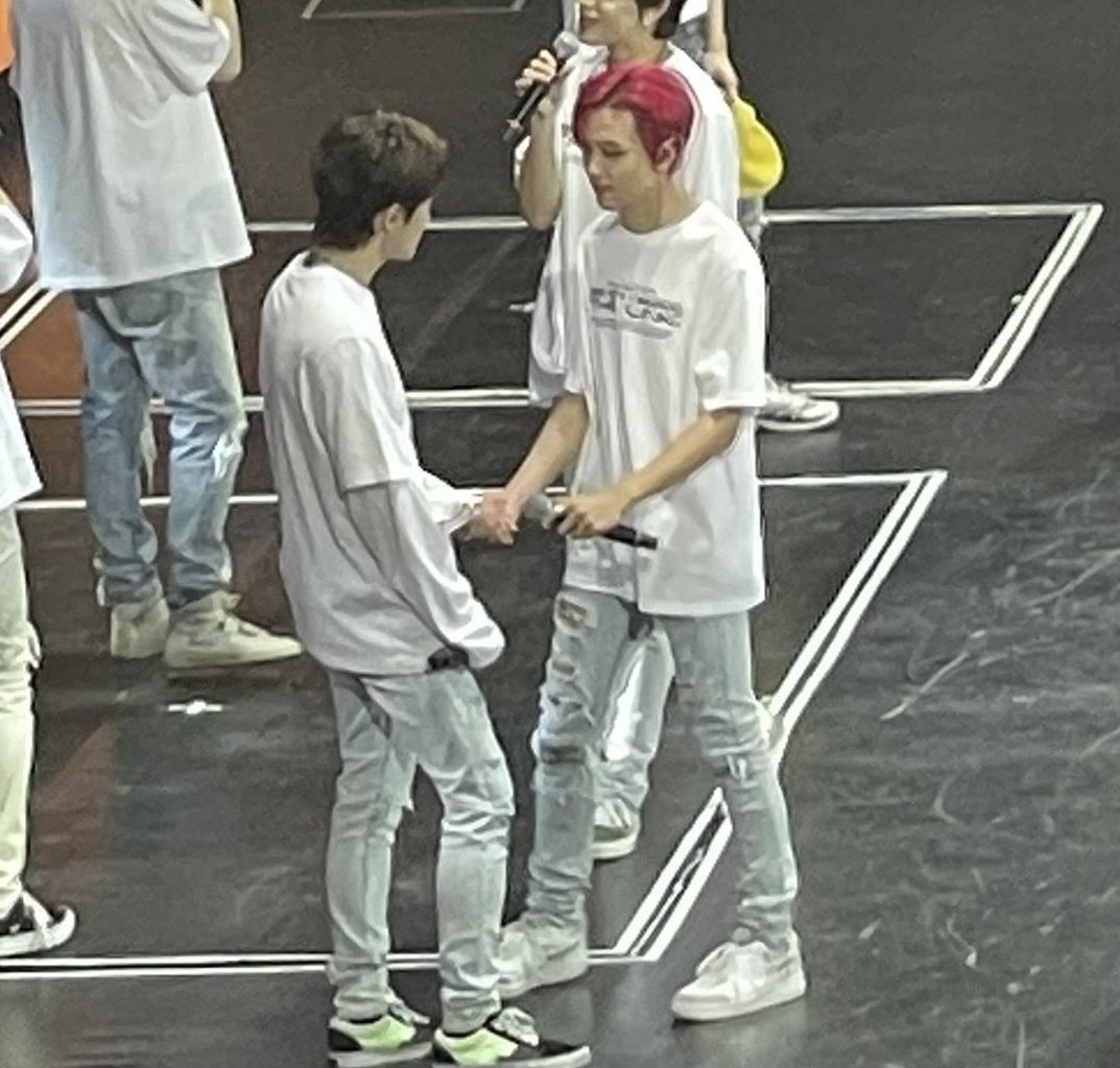 leehcmk's tweet photo. i'm not gonna move on from this for ages 🥹 anyway goodnight besties 🫂 https://t.co/3sBeWnrTqF