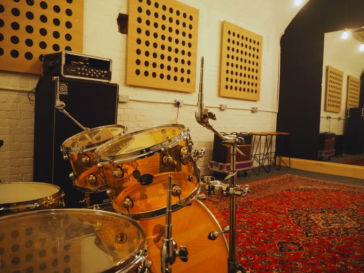 Autumn is a great time to get back into a regular rehearsal routine after a busy summer ☀️ We offer regular sessions for bands that want a healthy practise routine, along with ad hoc sessions available to book online! 🎤 🥁 🎸 🎹 

#casematesstudios #rehearsalsstudio