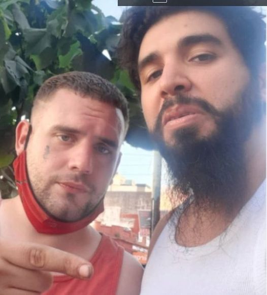 MattoneFabian's tweet photo. Siguen apareciendo archivos...
Muchachos ks se les nota mucho...👇
Cierra todo como un circulo: El "supuesto sicario" se sacaba fotos con el youtuber kirchnerista que se filmaba en la calle agrediendo a chicas del Pro e insultando a Macri... https://t.co/uIM88g4Ied