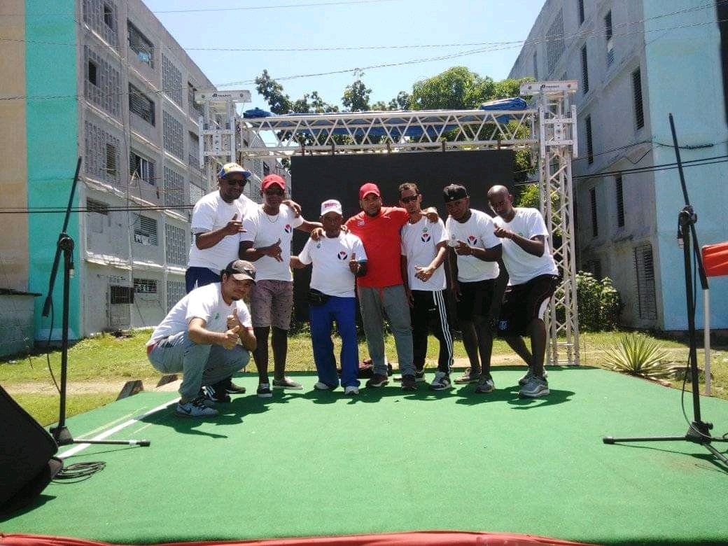 bello_yoandy's tweet photo. Y seguimos en Rajayoga llevándole felicidad a nuestras niñas niños, adolescentes y jóvenes de esta comunidad. "Con tó pal barrio" despidiendo este #VeranoConTod@s.
Porque #CubaEsAmor y#CubaPorLaPaz. https://t.co/hr547kz17v
