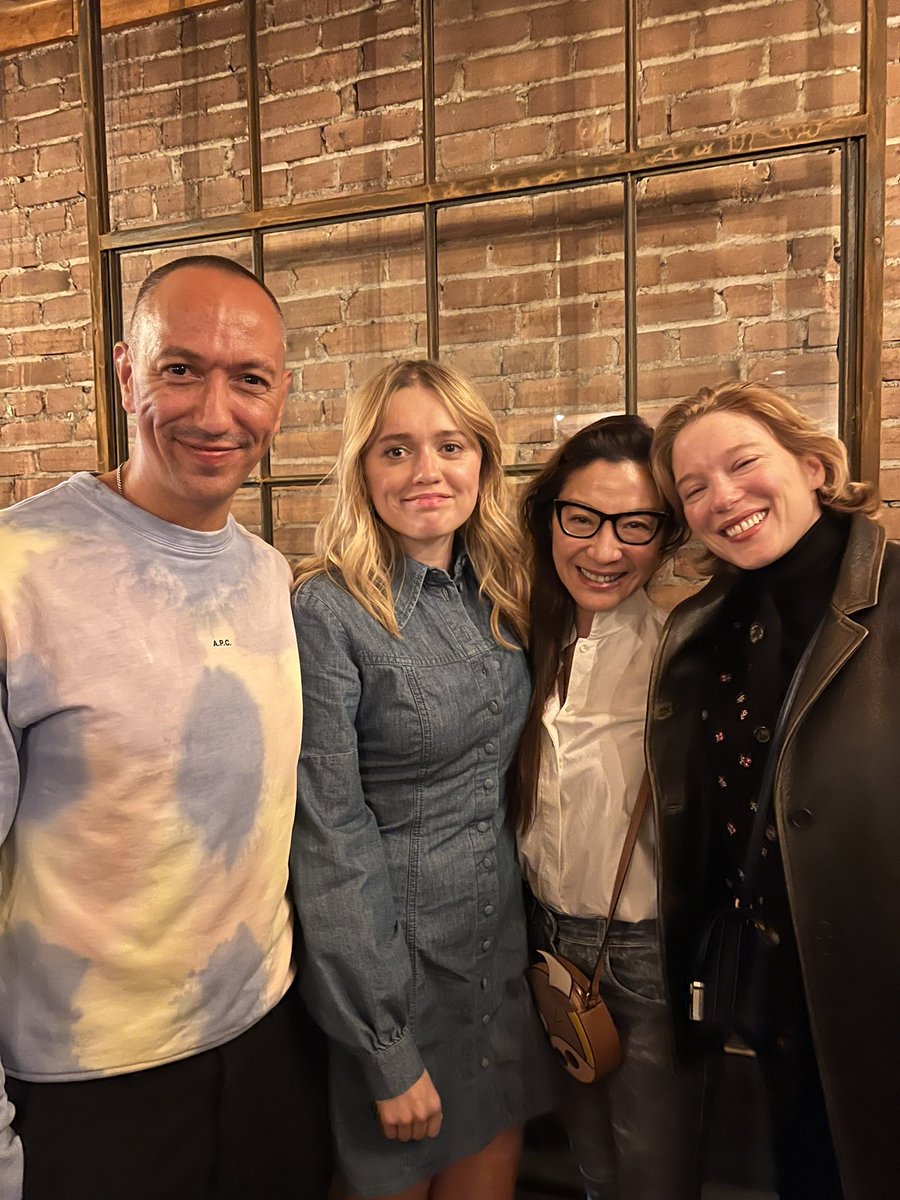sonyclassics's tweet photo. @OliverHermanus, Aimee Lou Wood, Michelle Yeoh, and Léa Seydoux at the Sony Pictures Classics 30th Anniversary #TellurideFilmFestival dinner. https://t.co/lRF51JxUrz