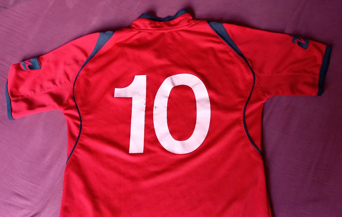 polriKr's tweet photo. Au détour d'une brocante parisienne, coincée entre des maillots de la Juve et du Bayern, cette merveilleuse et improbable trouvaille 🤩 (pour ceux qui ne connaissent pas, cet Afa-là n'est pas la Fédération argentine de foot mais une commune corse proche d'Ajaccio). https://t.co/oaJJFZPZII
