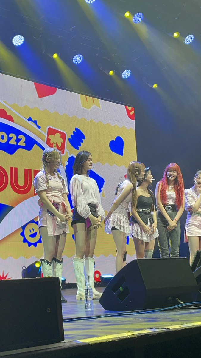 Fangirl4bands's tweet photo. Still emo over me, @stayc_baes & @brandon_valenti getting Barricade for Stayc at Kcon tour nyc last Thursday bc we legit stanned since Debut & Stayc is the first group i have stanned since the beginning of their career. #KCONTOUR #kconnewyork #kconnyc #stayc #KCON2022USTOUR https://t.co/4DfJzWTK4g
