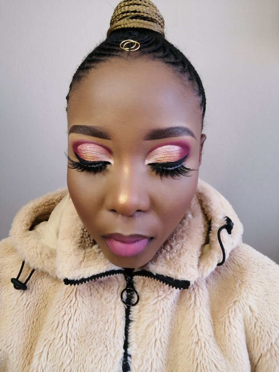 AndileMadisa's tweet photo. If you're in/around Pretoria come get yourself this Full Facebeat for only R250. 😍🔥

Call/WhatsApp☎️:078 473-1040
Location: Pretoria CBD, Navy house building. 📍

#GirlTalkZA #mua #pretoria #beauty https://t.co/LMqvXfEQ7w