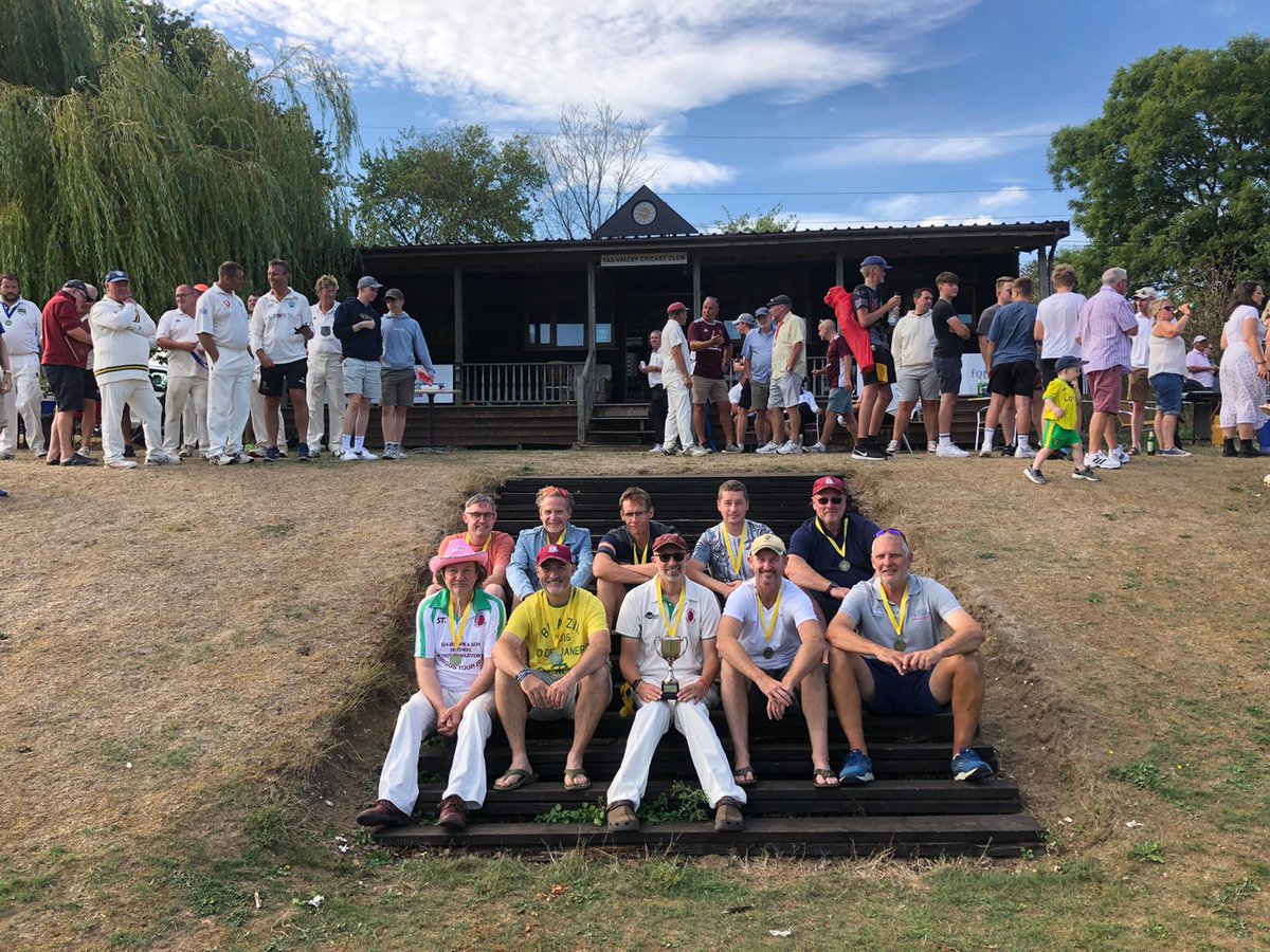 NorfolkCricket's tweet photo. ‼️ Norfolk Over 40s Social League Presentations 2022 ‼️

🏏 North &amp; East - Acle CC
🏏 West - Bircham CC
🏏 South - Tivetshall CC

🔹 Finals Day - Acle CC

Special thanks to Hethersett &amp; Tas Valley for hosting another brilliant day and to everyone else who played there part 👏 https://t.co/V5dhVTHxkZ