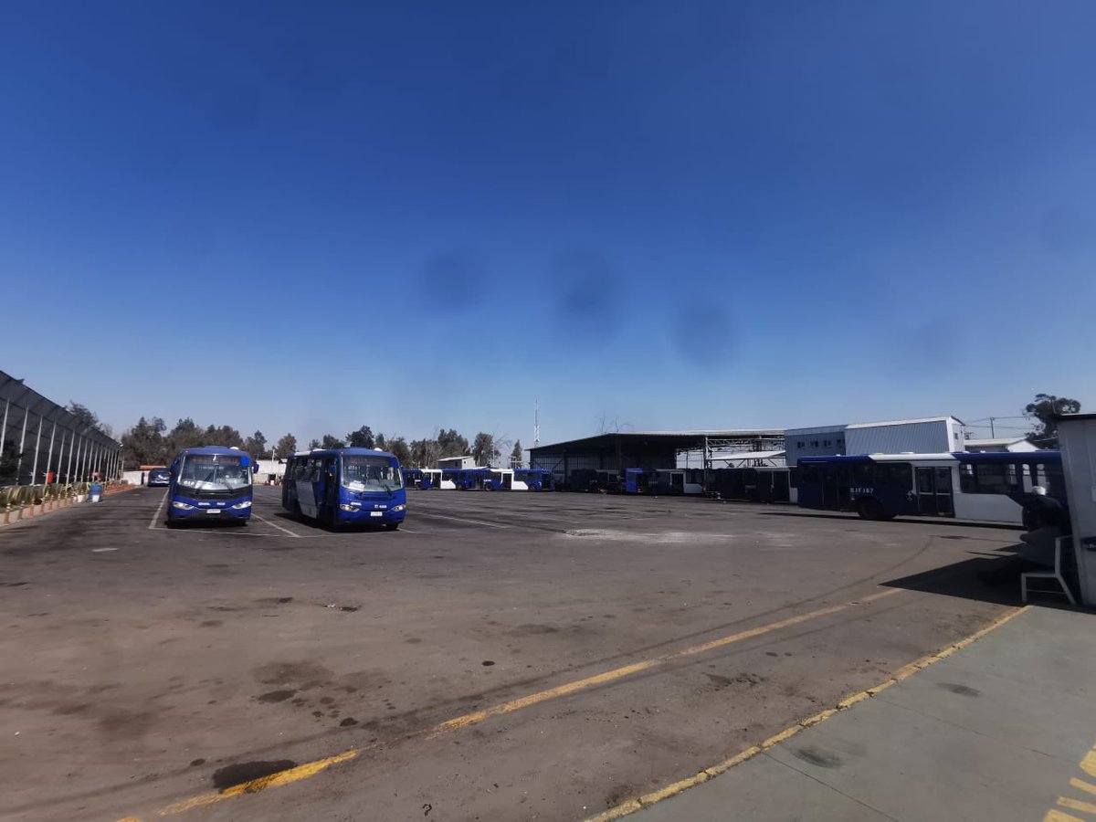 #MTTPlebiscito Estamos en una jornada con más de 5 mil buses en las calles y los reportes de nuestro #EquipoDTPM en terreno, dan cuenta de la operación completa en casi todos los terminales de los operadores de <a href="/Red_Movilidad/">Red Movilidad</a>