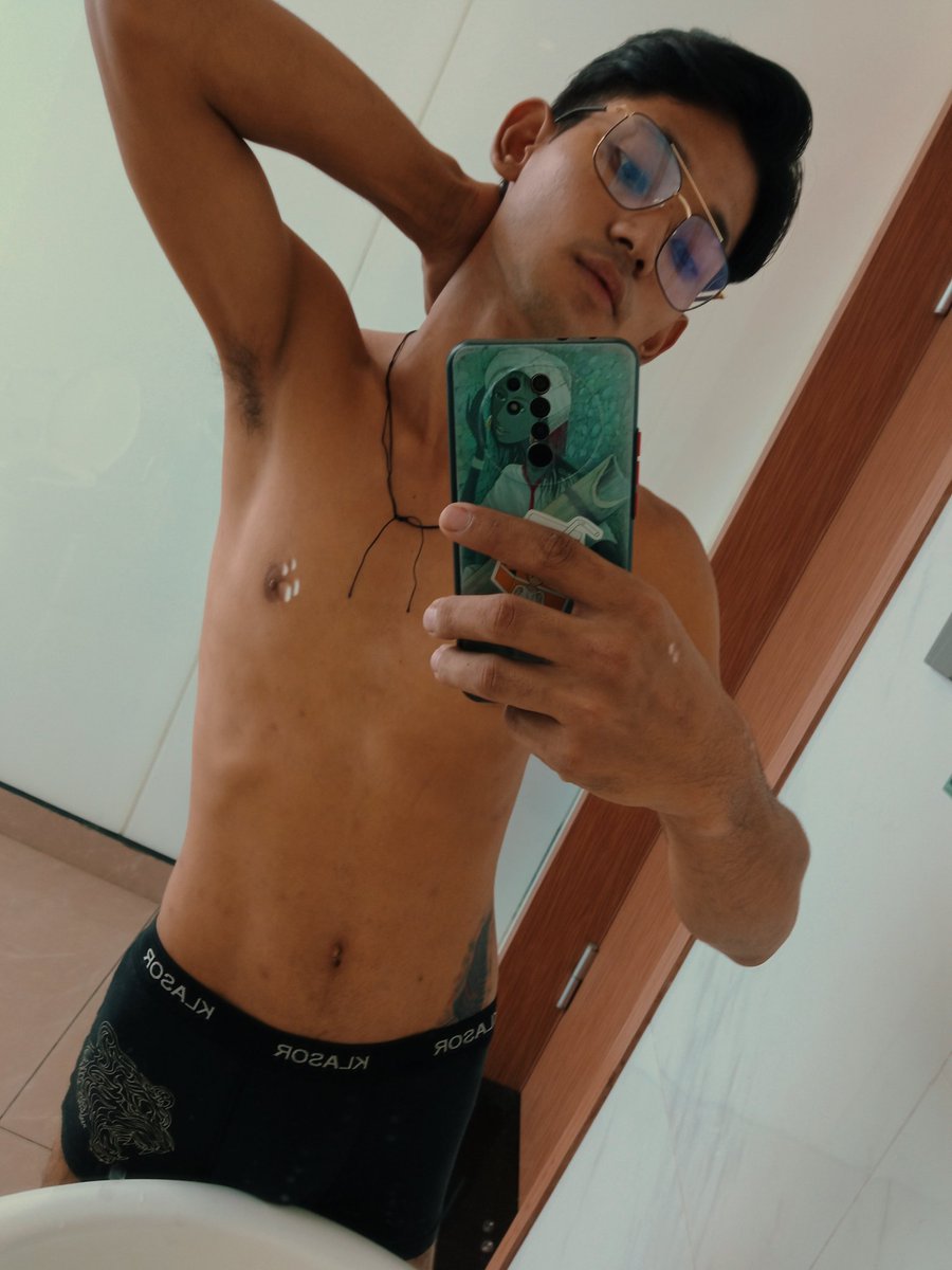 la73030644's tweet photo. Six Pack မရှိတဲ့ ကိုကြီး....စားချင်လား😁😁 https://t.co/5XKLVrAYSn