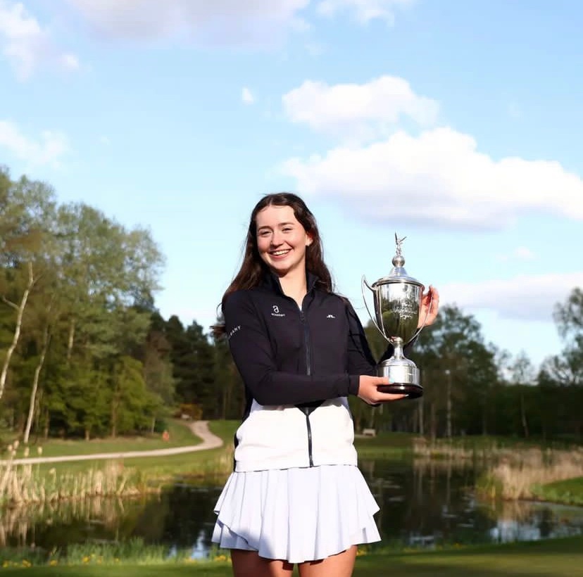 Grace Crawford Golf tweet media