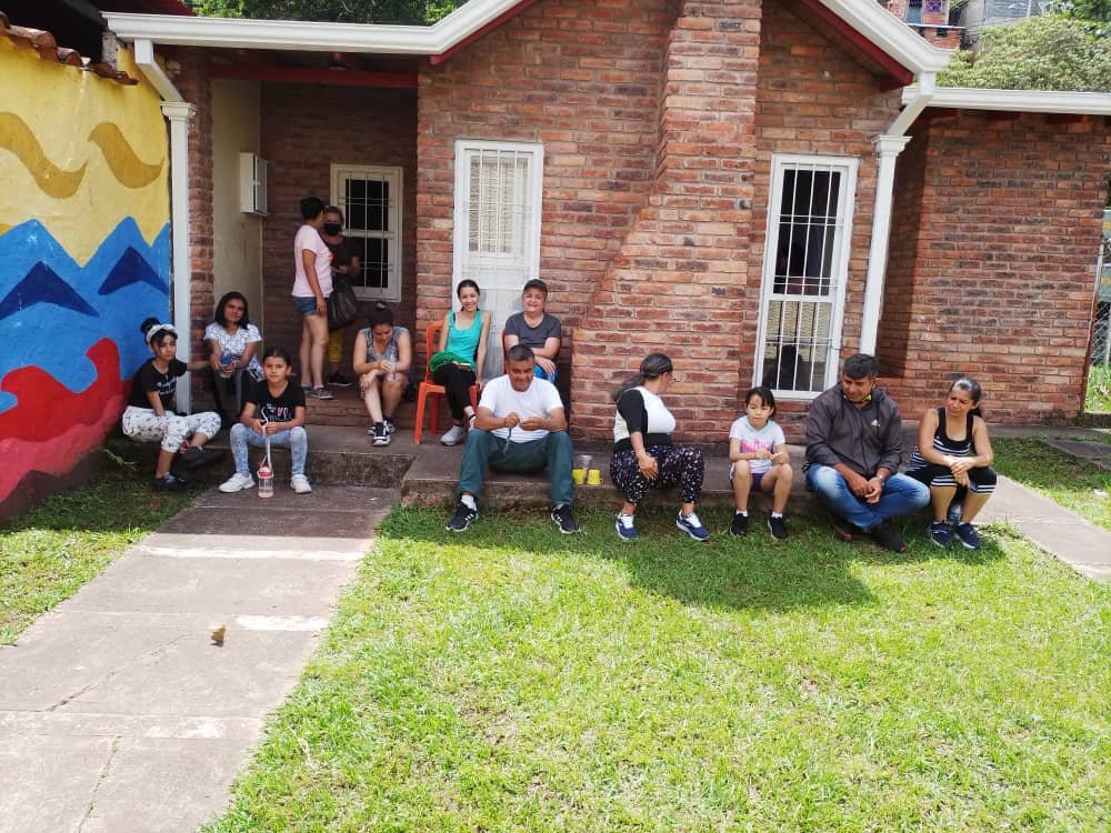 ClapAndino's tweet photo. Gracias al Consejal @Patriota_John por apoyar y colaborar en la Bailoterapia para nuestra comunidad donde participaron niños y adultos. Seguimos haciendo deporte💃⚽ 
#Deporte #recreacion #Soycomunicadorclap
@FreddyBernal @Silfredo_SC https://t.co/rX59d4iuq5