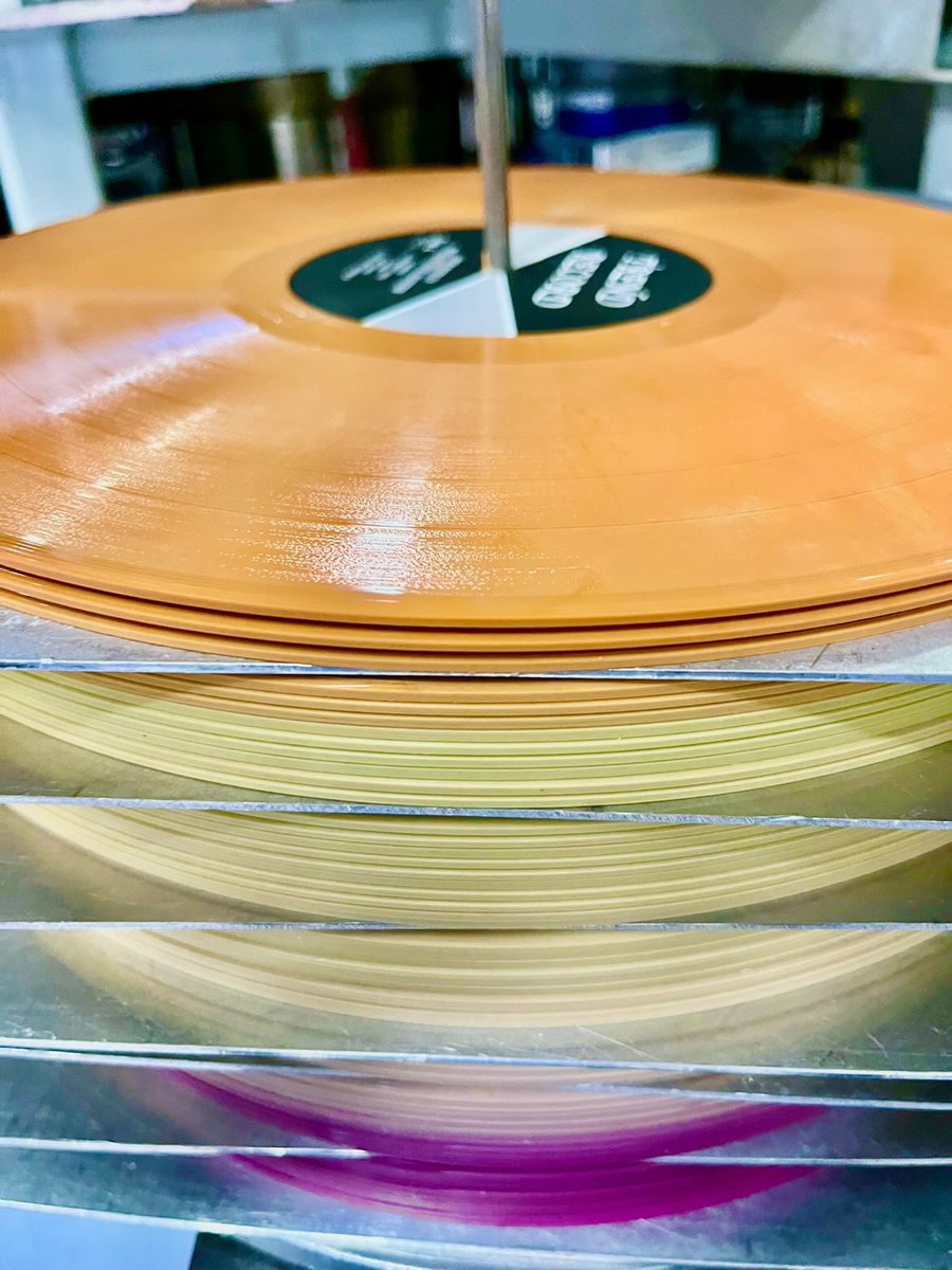 MicroforumVinyl's tweet photo. a multi-colour pressing weβve been working on to brighten your day π #vinyl #vinylcollection #vinylcommunity #vinylrecords #vinyladdict #vinylcollector #vinyloftheday #vinylporn #records #recordcollection #recordcollector #makingvinyl #makingrecords #madeatmicroforum #music https://t.co/9hVJhmBasw
