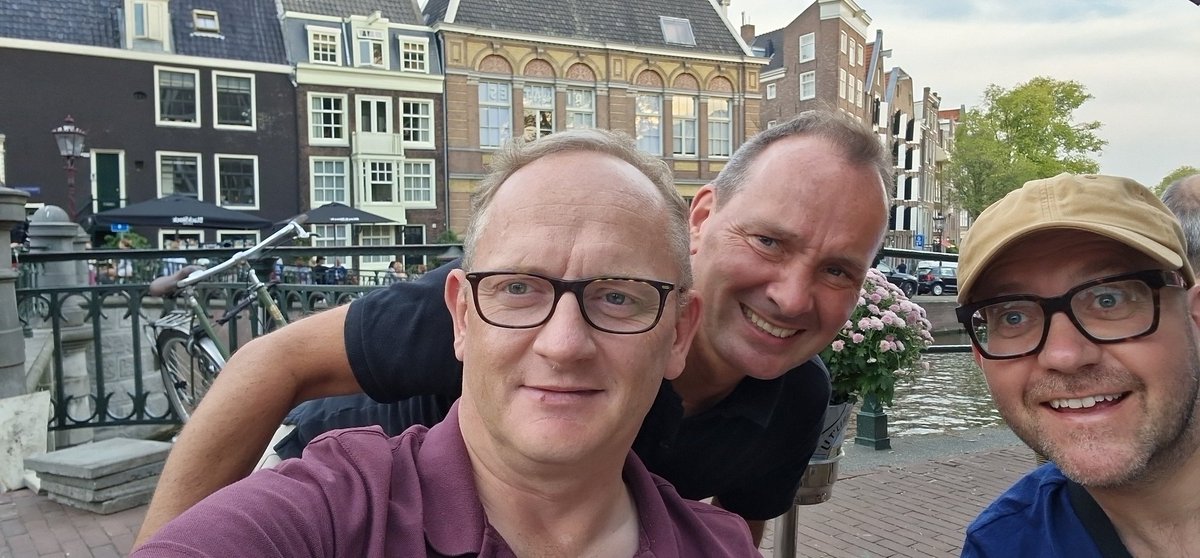 rwr73uk's tweet photo. @weddingpresent Early start tomorrow David? We're already here loosening up https://t.co/DZRFmLtMXU