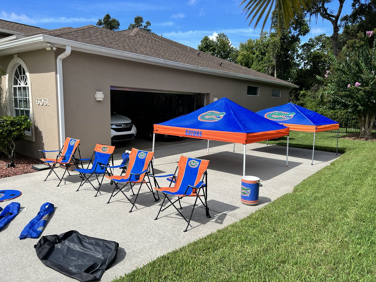TseStrong's tweet image. Great game yesterday 🐊 🔥The @GatorsFB  prepping for Kentucky… I’m prepping as well, drying out the tailgate equipment in preparation for next week game #GoGators #TailgatePrep #InAllKindsOfWeather