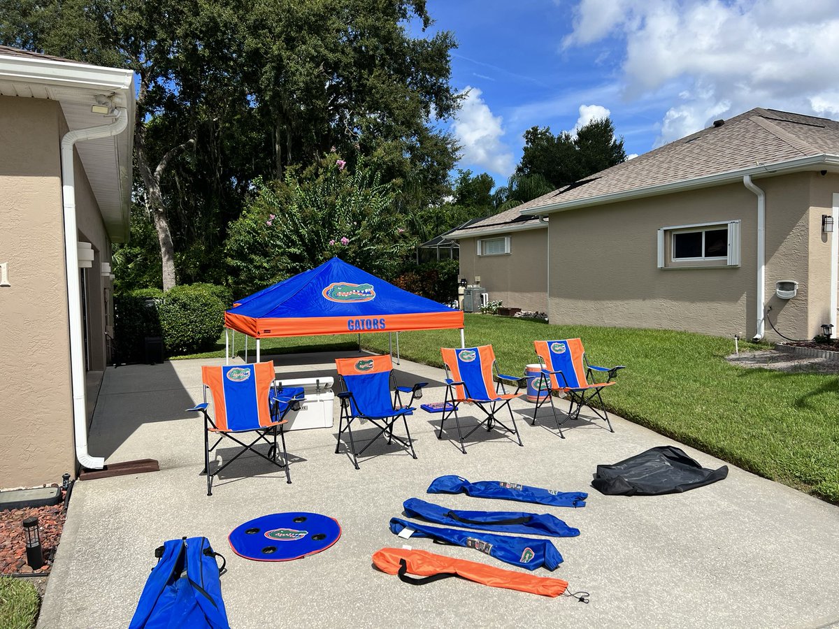 TseStrong's tweet image. Great game yesterday 🐊 🔥The @GatorsFB  prepping for Kentucky… I’m prepping as well, drying out the tailgate equipment in preparation for next week game #GoGators #TailgatePrep #InAllKindsOfWeather