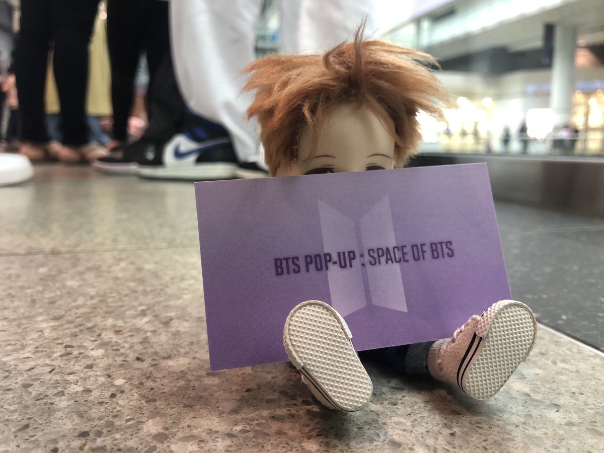 elocin17's tweet photo. Just waiting in line. Giving out info about what I’m waiting for like I’m wearing a sign that says “ask me” #smolSeokJin #Nendoroid #BTSPopUp #SpaceForBTS https://t.co/ZizXaR4Z4x