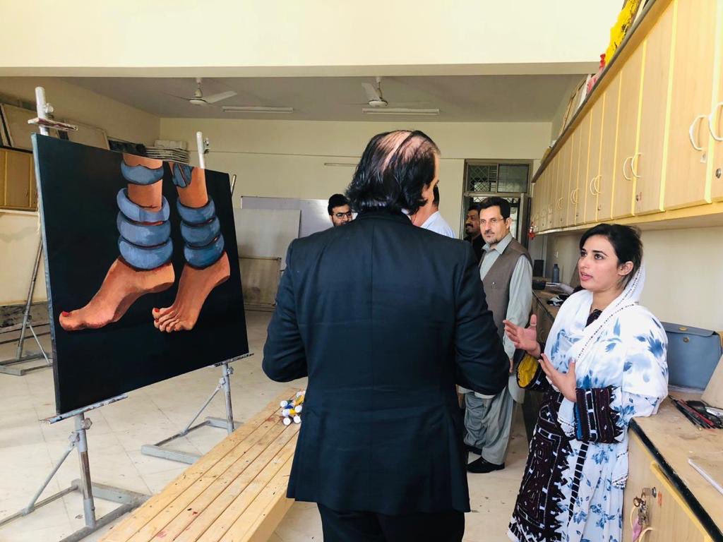 ZaraShaheen_'s tweet photo. میری بہن شاہینہ شاہین کو قتل ہوئے دو سال گزر گئے مگر ابھی تک کیس میں ایسی کوہی پیشرفت نہیں ہوئی کہ ھم کیس کے حوالے سے مطمعین ہوں۔
سزا تو دور کی بات ہے انتظامیہ اتنی کمزور ہے کہ تربت جیسی جگہ پر کسی کو گرفتار نہ کر پائے تو اس انتظامہ سے باکی خواتین کی تحفظ کے لئے کیا امید رکا جائے https://t.co/Ekj00F2acd