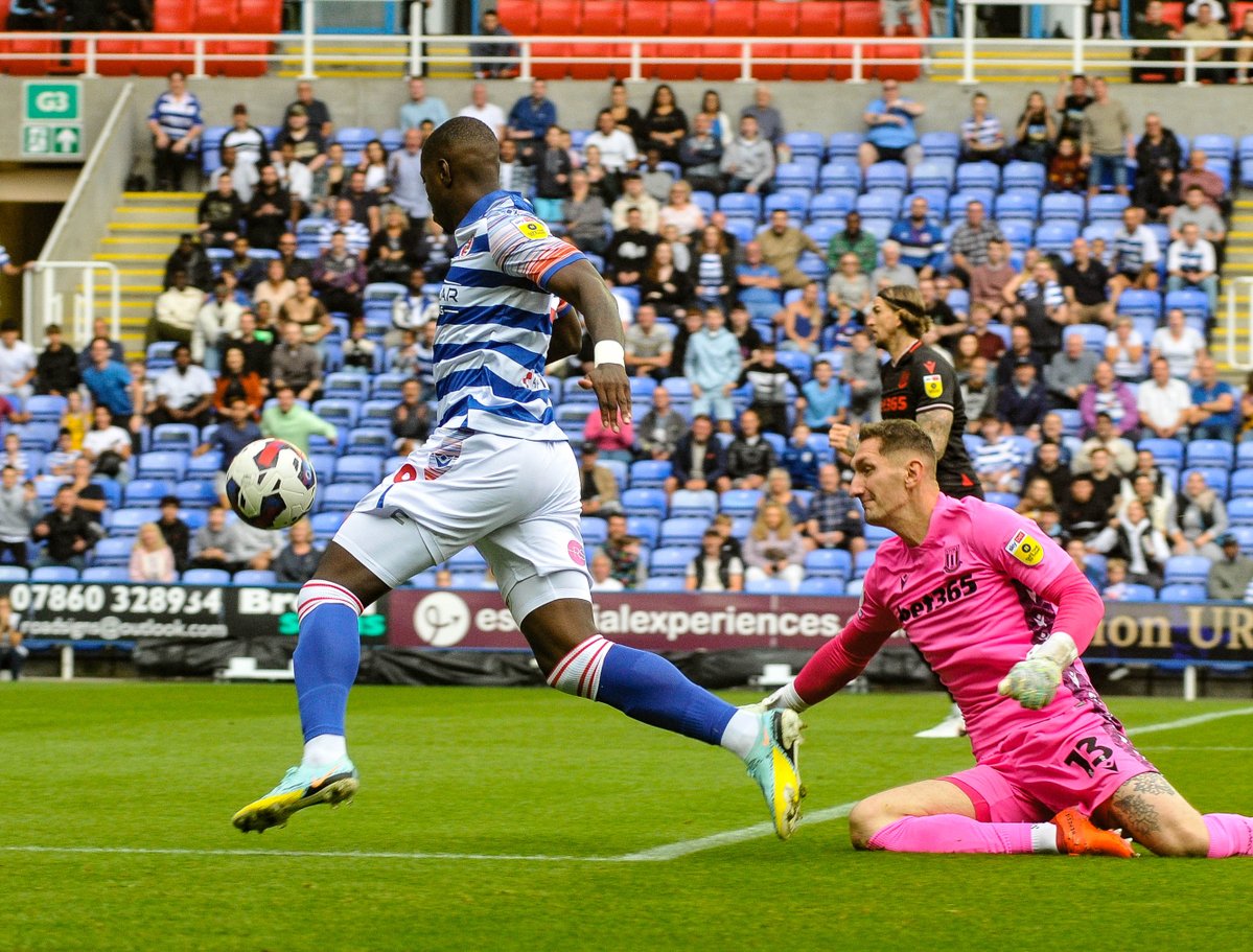 WokinghamSport's tweet photo. ๐
๐๐๐ ๐๐๐๐ I Reading 2-1 Stoke City.
A birthday double from Lucas Joao gives the Royals three points at the Select Car Leasing Stadium.
#REASTK I 2-1 https://t.co/e86XoqomPt