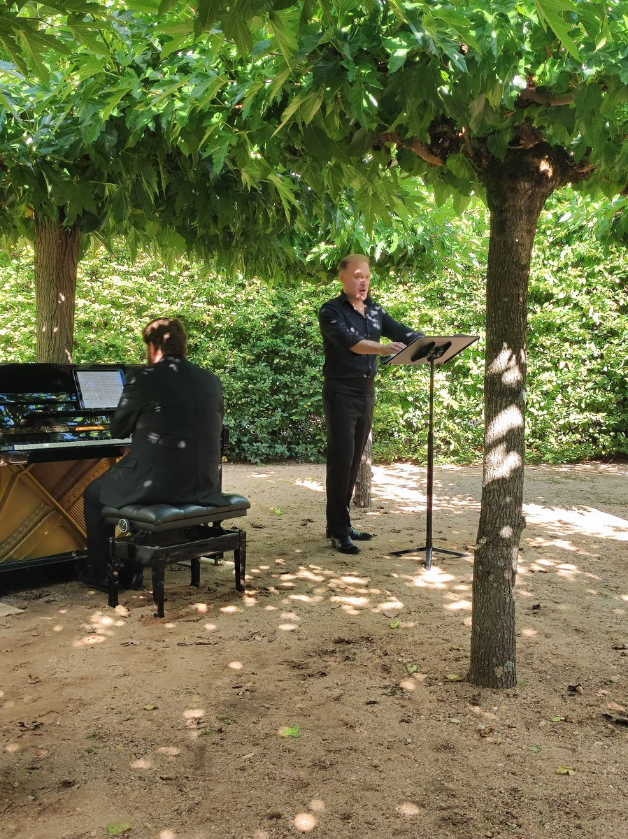 Squirelito's tweet photo. Noisette musicale au château d'Ainay-le-Vieil, la Carcassonne du Berry.
🐿️https://t.co/injkfMJ46J
@BerryProvince @departement_18 @BerryRjc
#musiqueclassique #patrimoine #berry #ainaylevieil #routejacquescoeur https://t.co/pG1QBDPka2